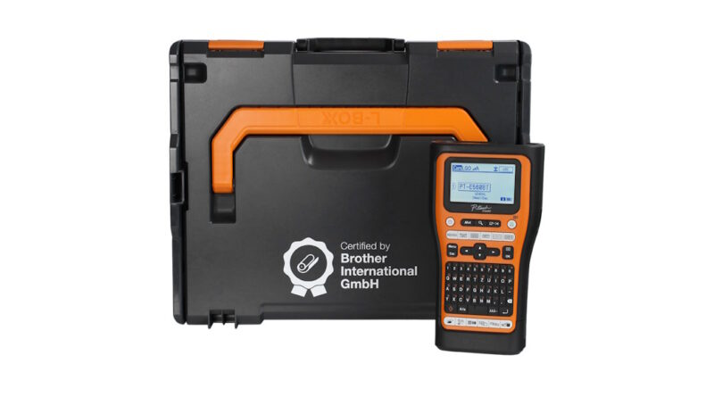 Brother p-Touch E560BT vor der L-Box